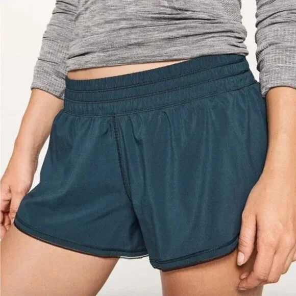 Lululemon Seek The Heat Short II (2.5") Size 8 in Submarine - Picture 2 of 9